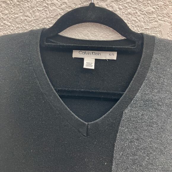 Calvin Klein Gray Black Colorblock Lightweight Knit Cotton Blend V Neck Sweater - Picture 8 of 10